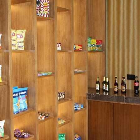 홀리데이 인 키토 에어포트 호텔 타바벨라 외부 사진 A typical vending machine in a Japanese hotel