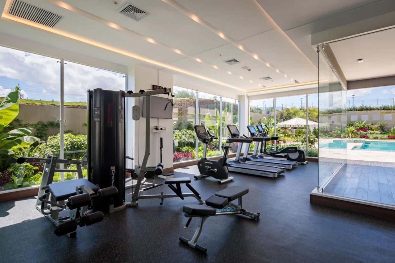홀리데이 인 키토 에어포트 호텔 타바벨라 외부 사진 The gym at the hotel