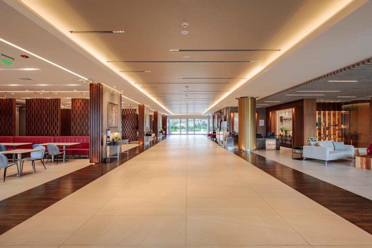 홀리데이 인 키토 에어포트 호텔 타바벨라 외부 사진 The interior of the hotel
