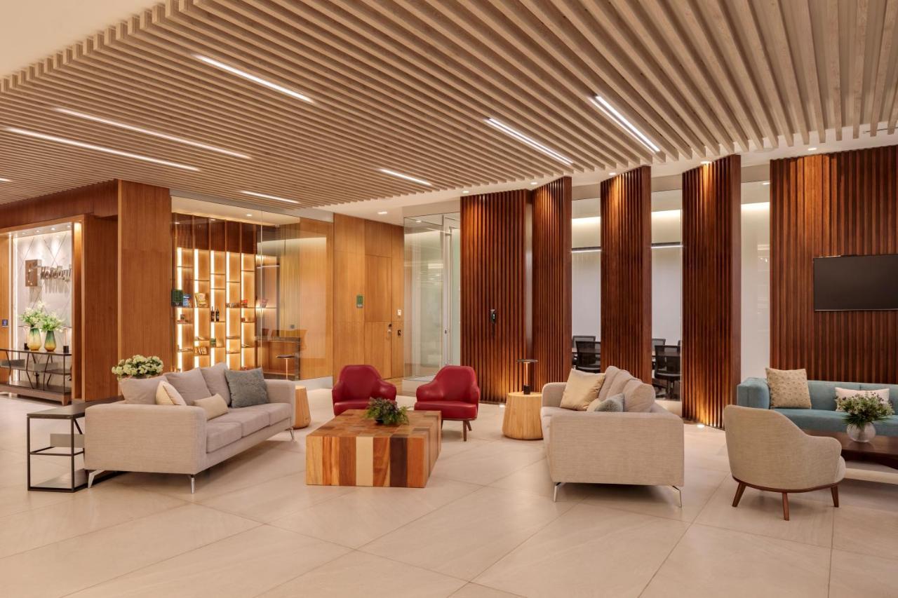 홀리데이 인 키토 에어포트 호텔 타바벨라 외부 사진 The lobby of the hotel