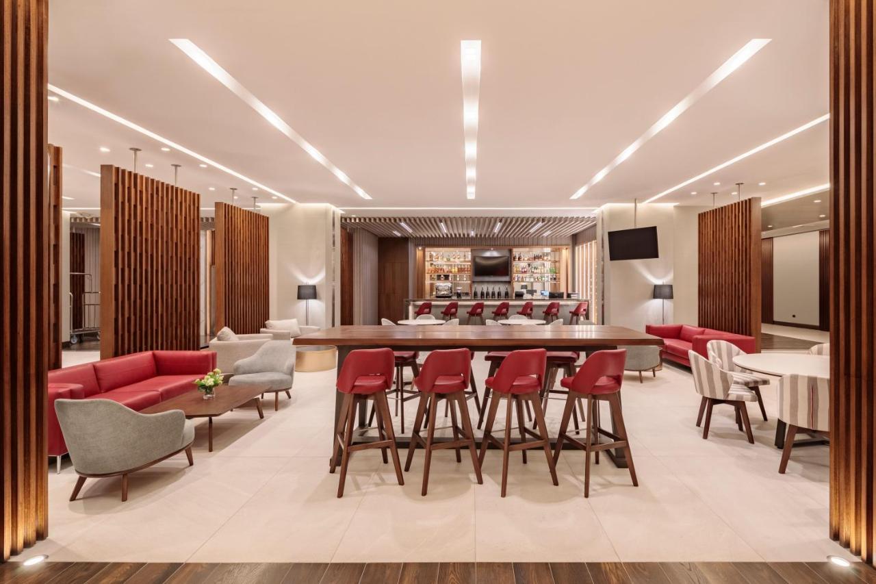 홀리데이 인 키토 에어포트 호텔 타바벨라 외부 사진 The lounge at the airport