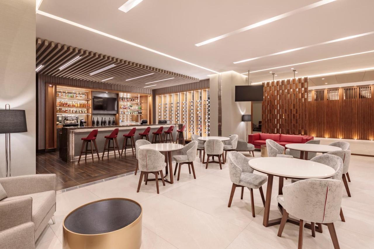 홀리데이 인 키토 에어포트 호텔 타바벨라 외부 사진 The lounge at the airport