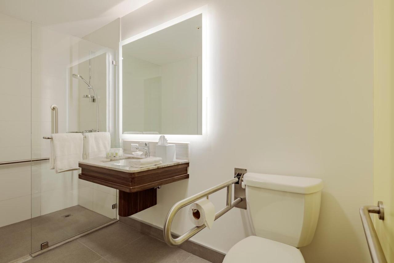 홀리데이 인 키토 에어포트 호텔 타바벨라 외부 사진 Bathroom